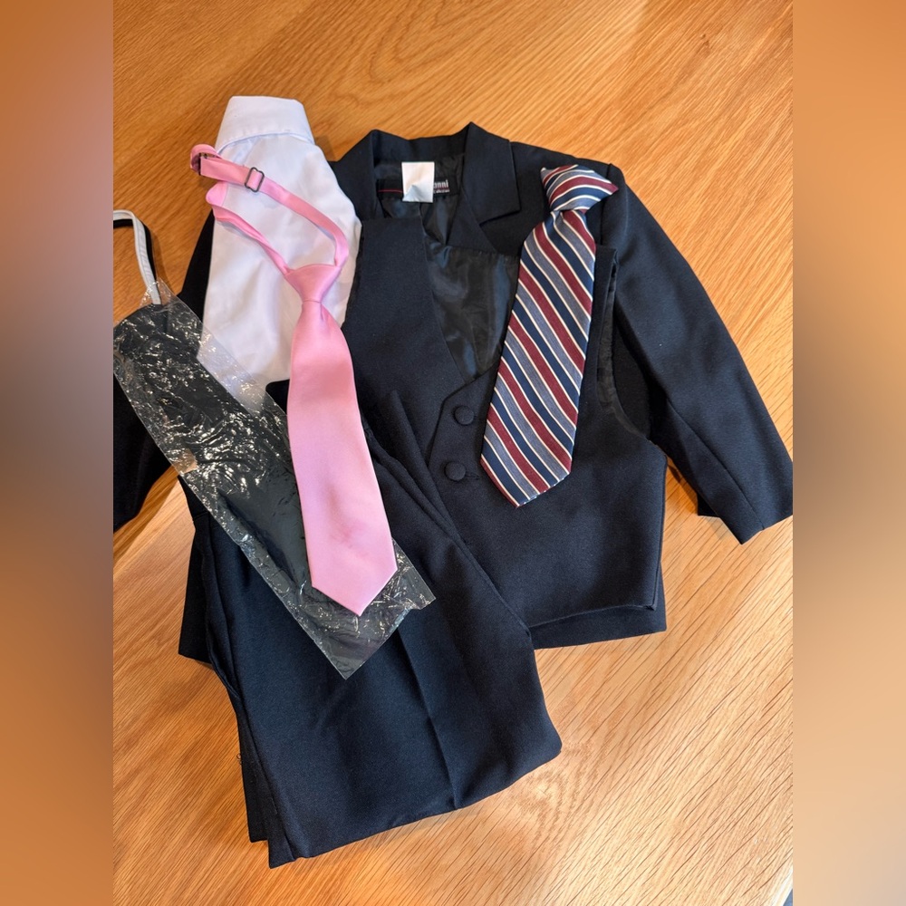Classic Black Toddler Suit Set with 3 Ties - Picture 2 of 4